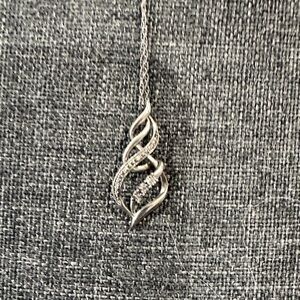 Elegant Silver Pendant Necklace